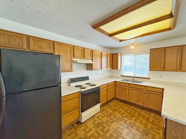 Foto del edificio - 10327 Cedar Springs Pl NW