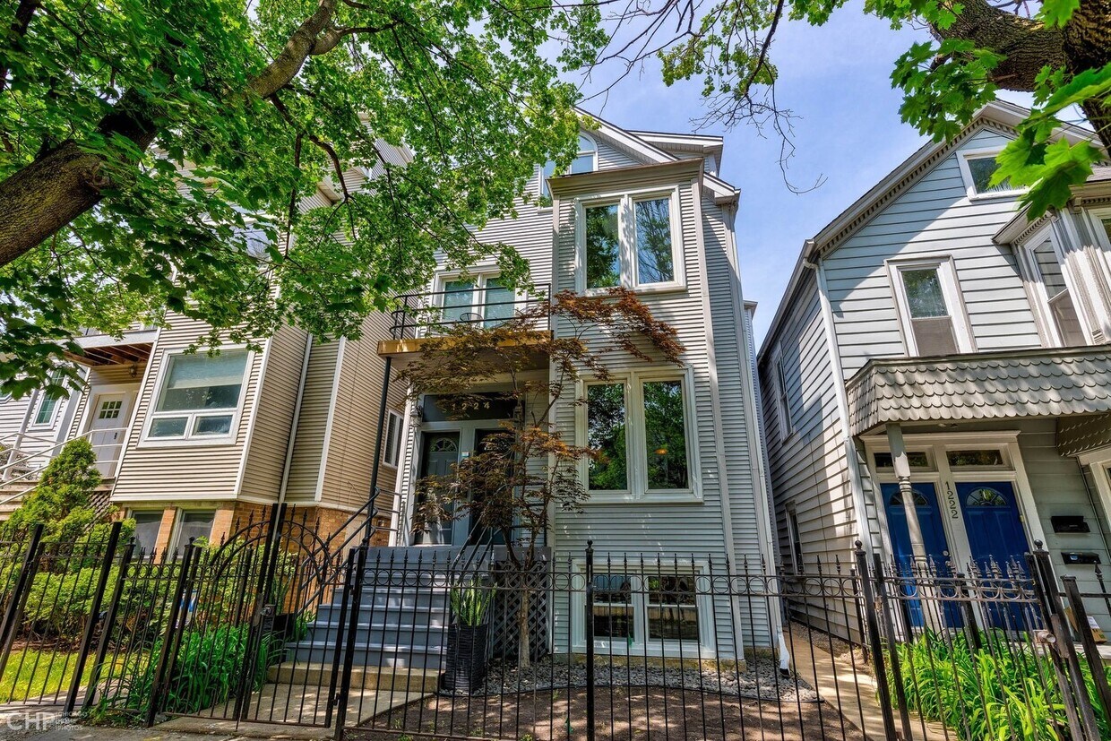 1224 W Barry Ave, Chicago, IL 60657 Townhome Rentals in Chicago IL