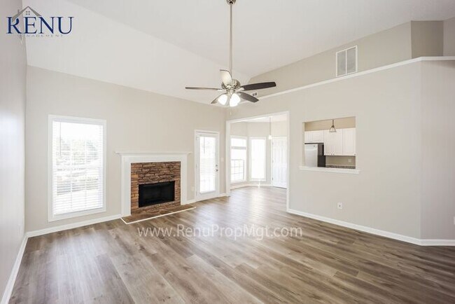 Building Photo - Now Available! 5 Bedroom 3 Bath!