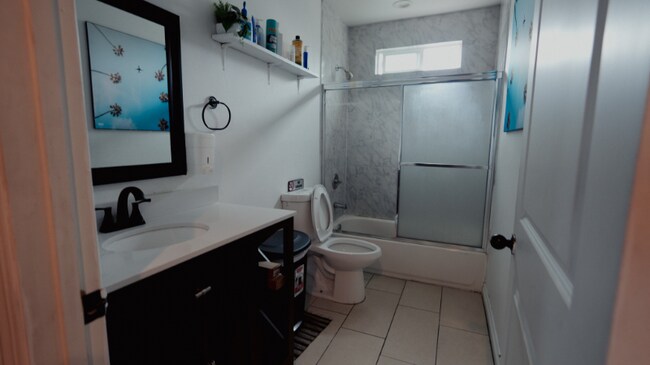 Foto del edificio - 1447 E 25th St