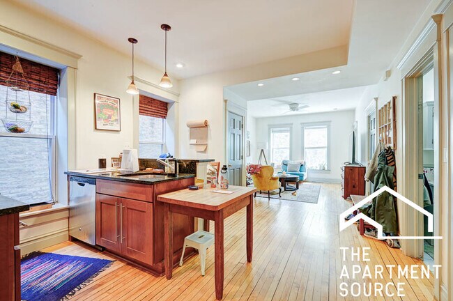 Foto del edificio - 882 N Marshfield Ave