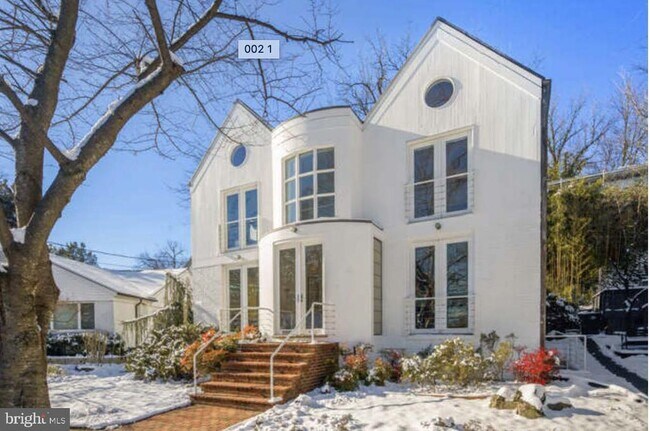 Building Photo - 4527 Q Pl NW