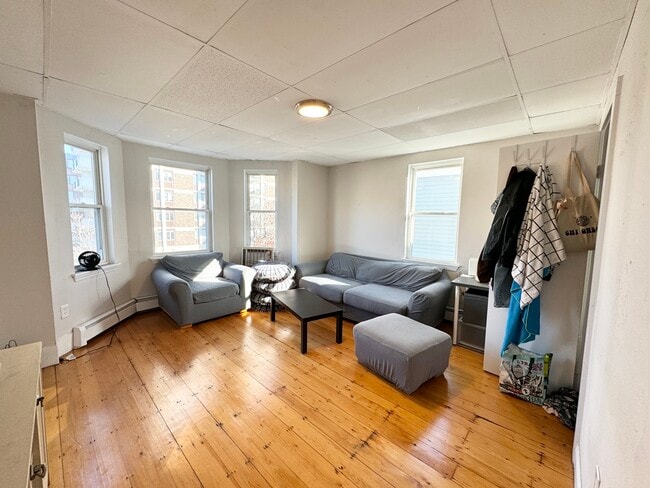 Foto del edificio - 1572 Tremont St