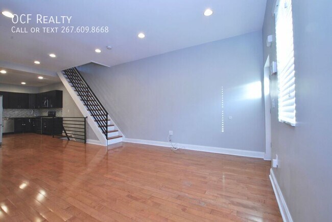 Building Photo - Three Bed Newbold Townhome