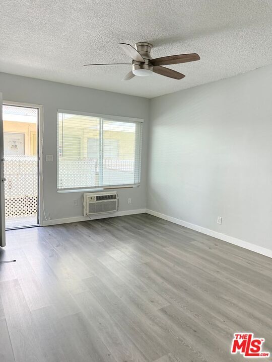 Foto del edificio - 7524 Sepulveda Blvd
