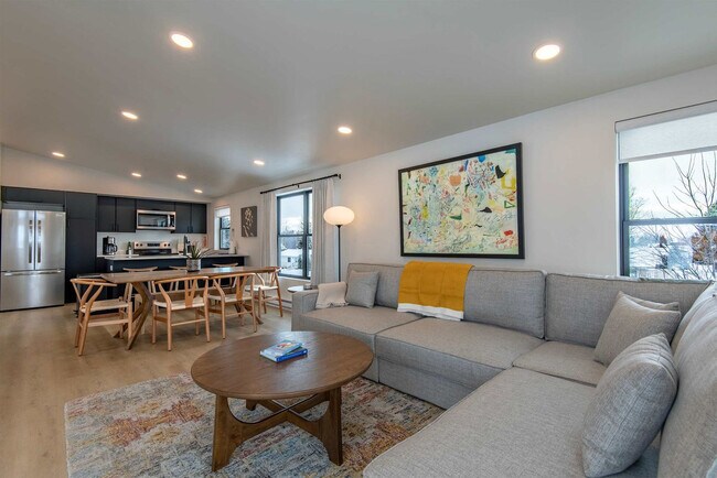 Building Photo - 27 4th St E