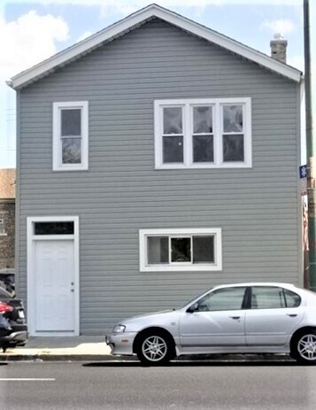 Foto principal - 2811 S Archer Ave