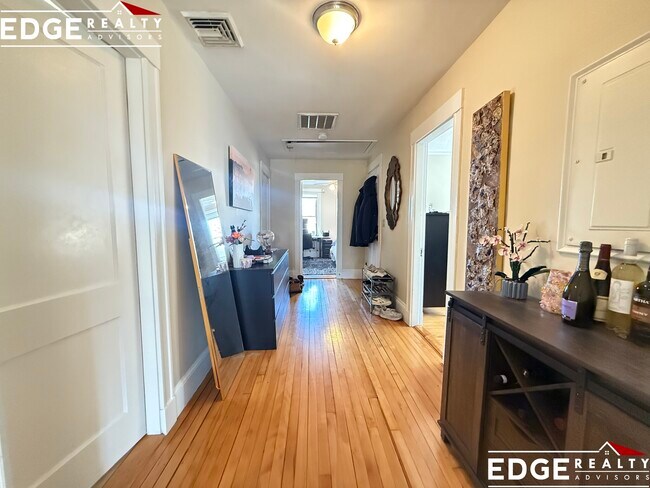 Foto del edificio - 81 Mapleton St