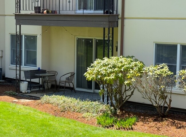 Foto del edificio - 185 Manville Hill Rd