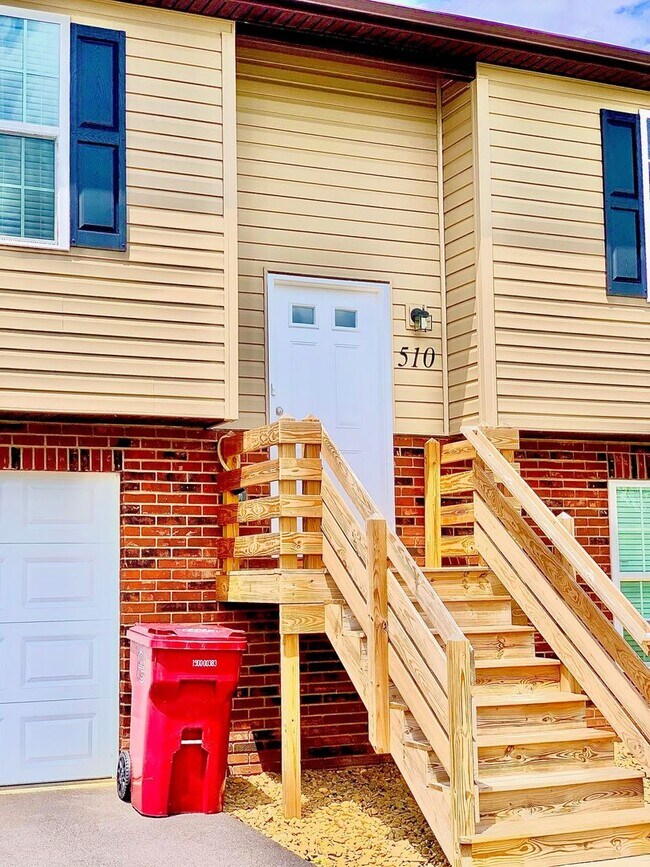 Foto del edificio - Duplex 2 Bedroom / 2Bath  Johnson City