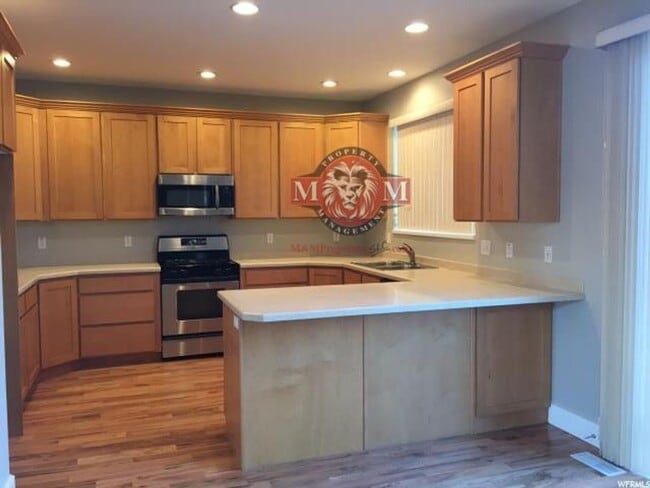 Building Photo - Beautiful 4 Bd 2.5 Bath Home in Sandy
