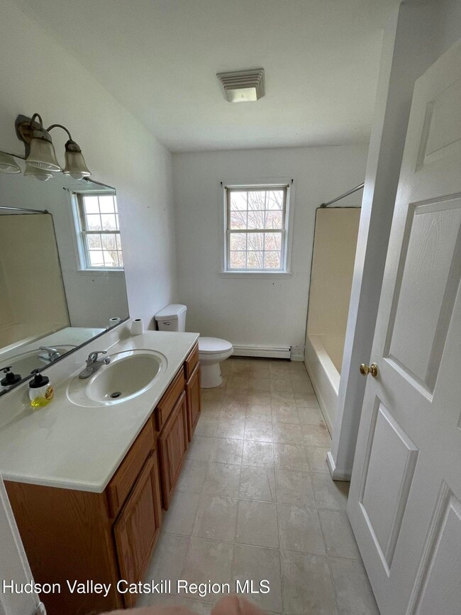 Building Photo - 9 Church St