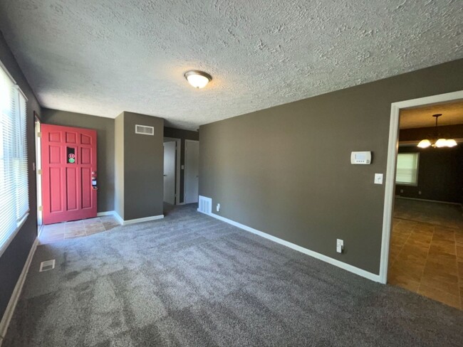 Building Photo - Adorable 3 bedroom, 2 bathroom Home in Ray...