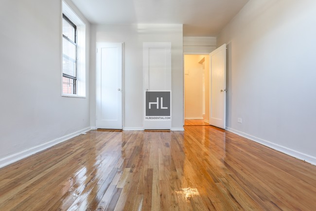 Building Photo - Spacious 1 Bedroom Near R/M Train Station