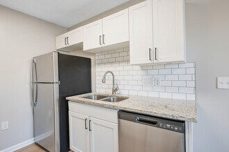 Building Photo - The Retreat at Concord Apartments