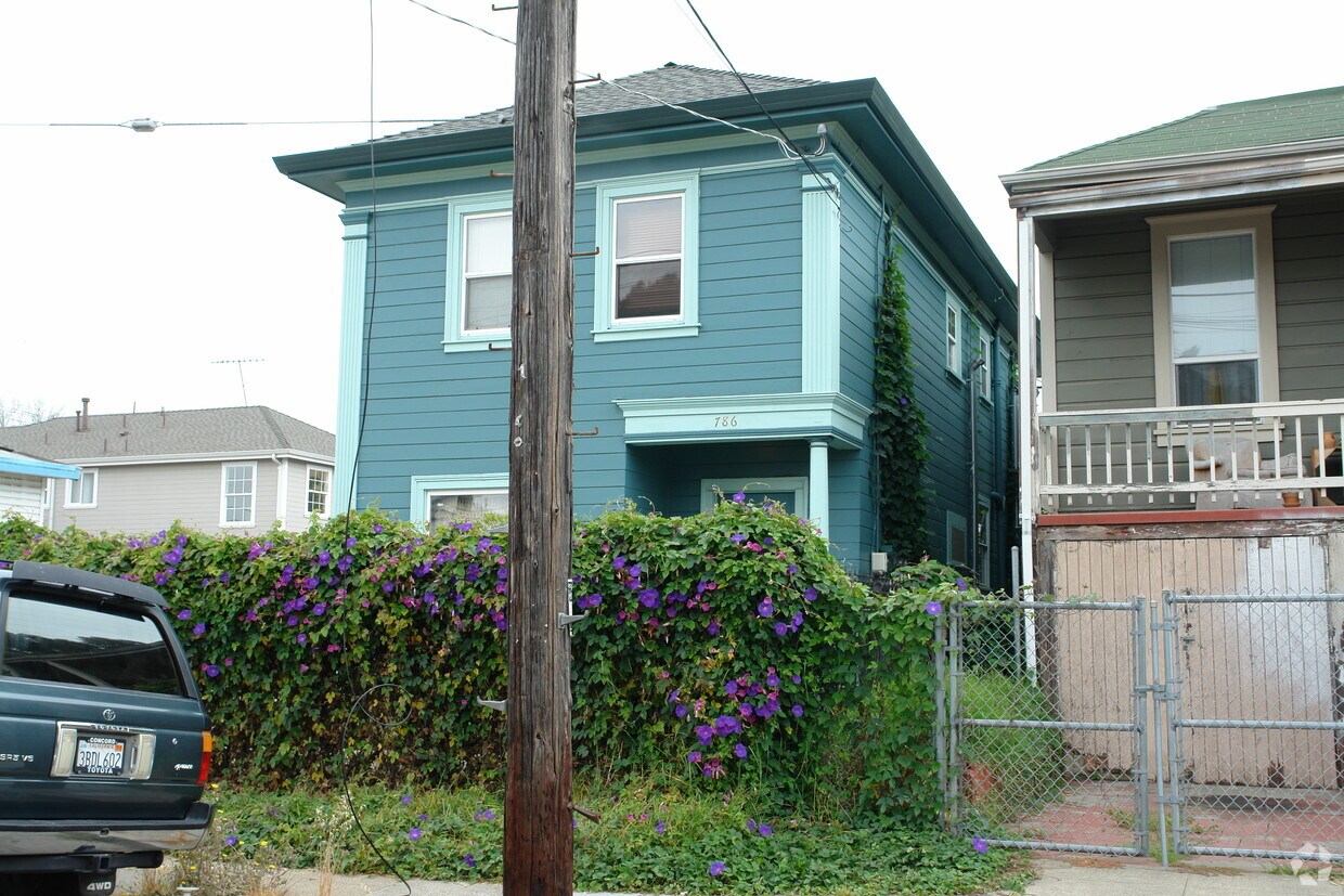 Building Photo - 776-784 47th St