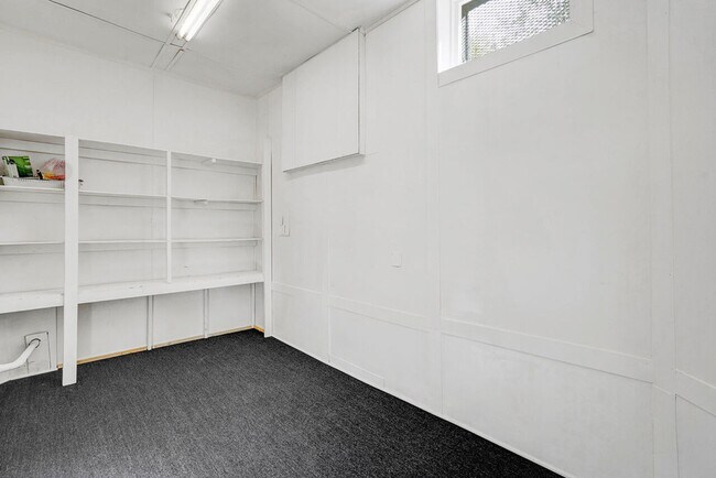 Building Photo - Corner Shop