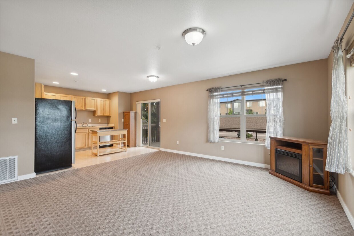Primary Photo - Bright Cheery Apartment