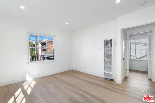 Foto del edificio - 9216 Alden Dr