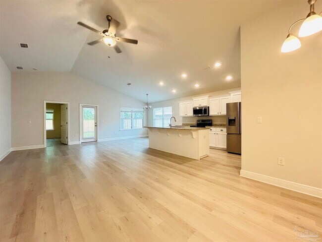 Building Photo - 1715 Leigh Lp