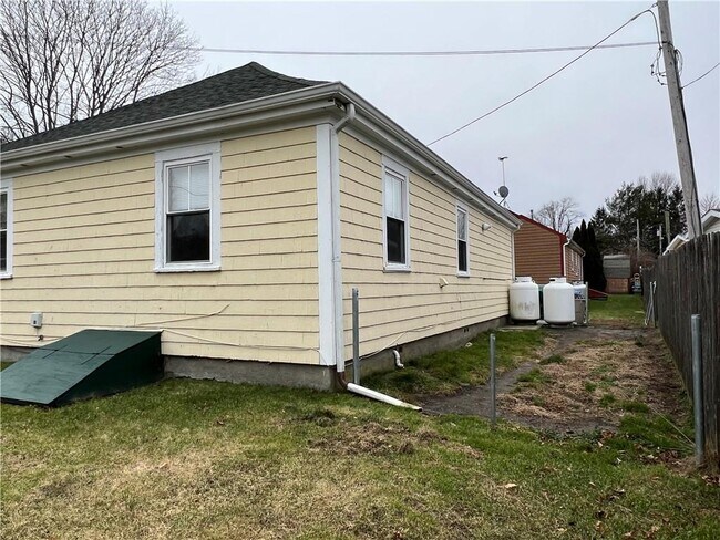 Building Photo - 26 Davey Ln