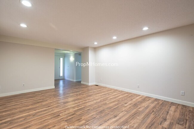 Foto del edificio - 15775 NW Oakhills Dr