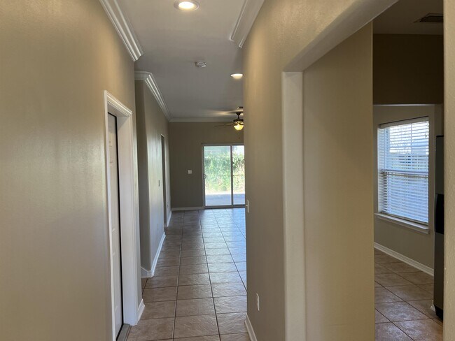 Foto del edificio - 8 Myrtle Oak Way