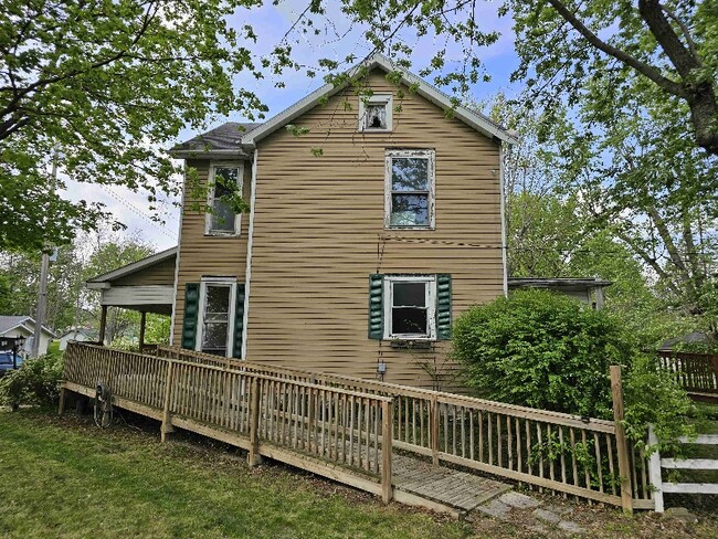 Building Photo - 312 S Nichols Ave