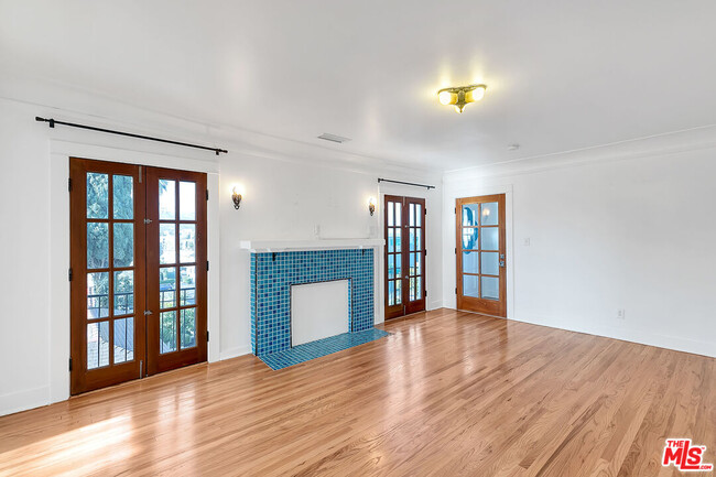 Building Photo - 851 Serrano Pl