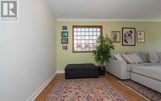 Photo du bâtiment - 92 Avondale Ave