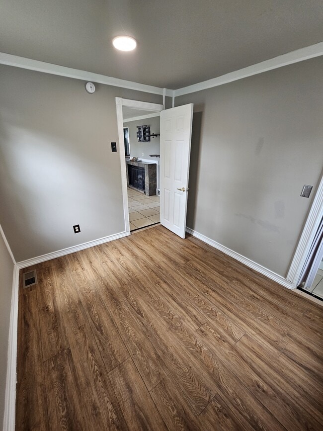 Foto del edificio - 1361 Glen Moore Cir