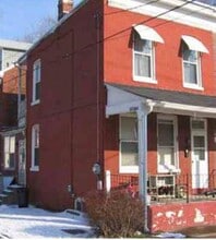 Building Photo - 579 Smith St