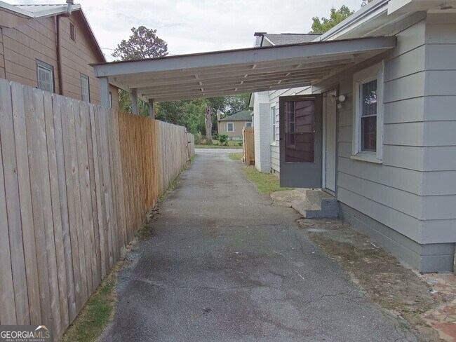 Building Photo - 2211 Tillman St