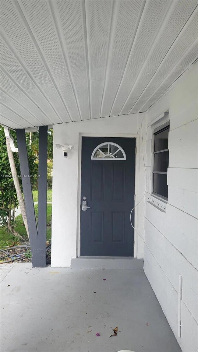 Foto del edificio - 821 NE 6th St