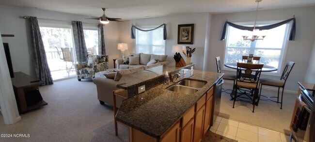 Building Photo - 3350 Club Villas Dr