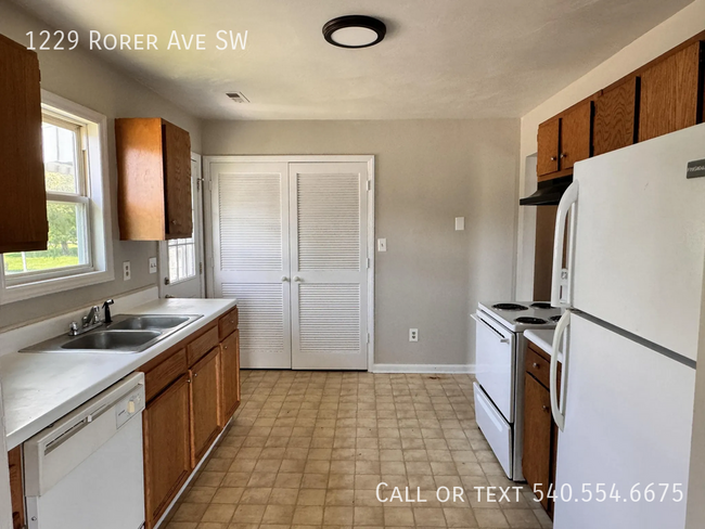 Building Photo - 1229 Rorer Ave SW