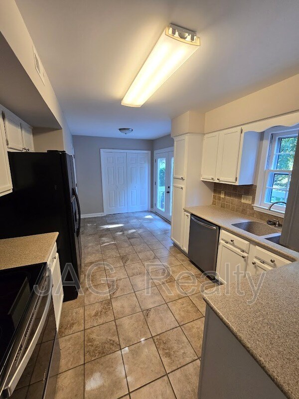 Foto del edificio - 9409 Radner Ln