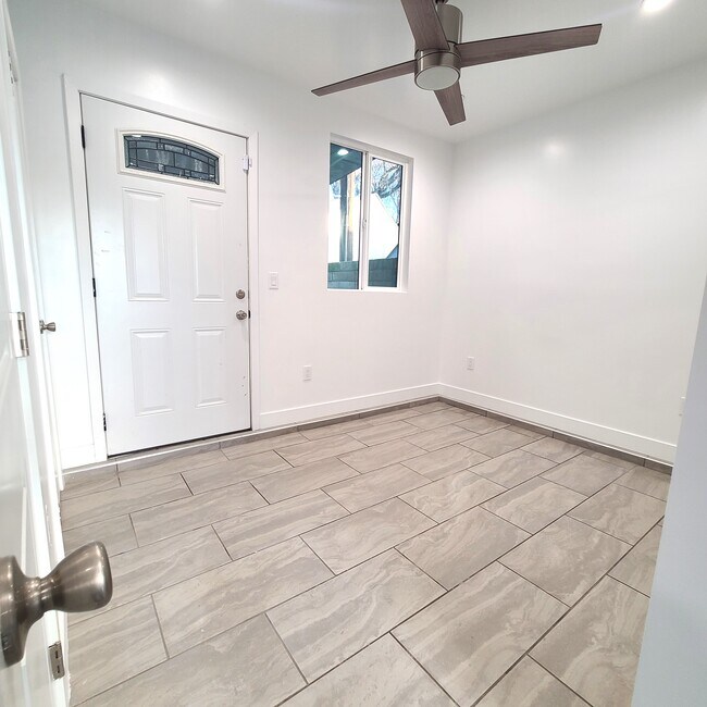 Foto del edificio - 7708 Etiwanda Ave