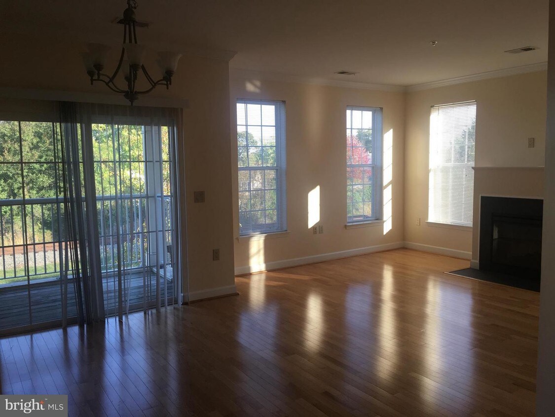 200 Edelen Station Pl Unit 6202, La Plata, MD 20646 Condo for Rent in