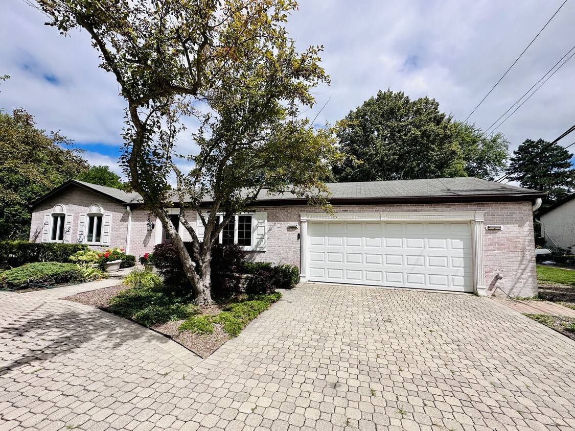 1829 N Happ Rd, Northbrook, IL 60062 House Rental in Northbrook, IL