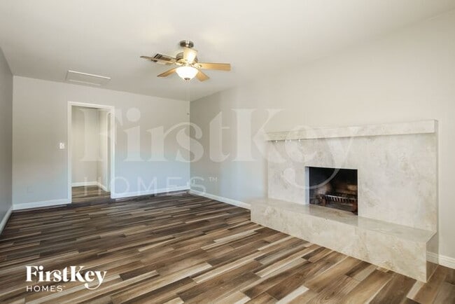 Building Photo - 1812 W Morten Ave
