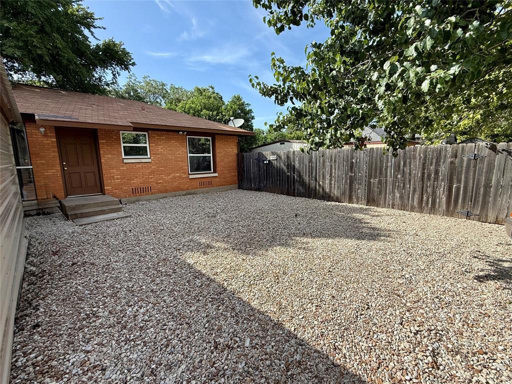 Foto principal - 1400 Justin Ln