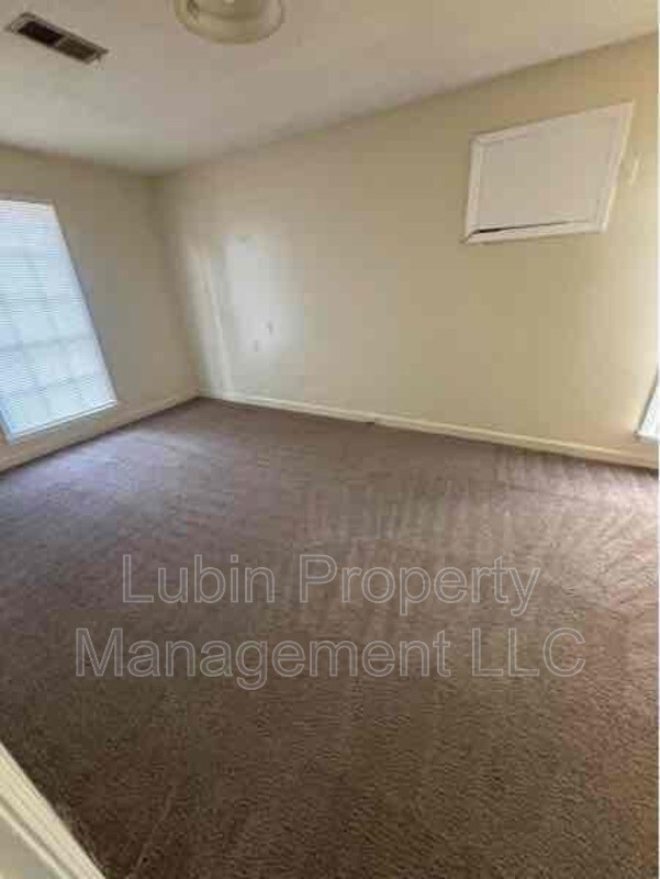 Foto del edificio - 4712 Royal Ridge Dr