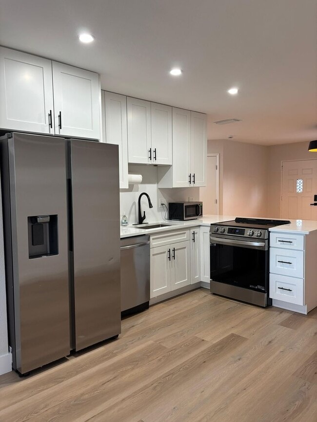 Building Photo - Fully Remodeled 3-Bedroom Home for Rent in...