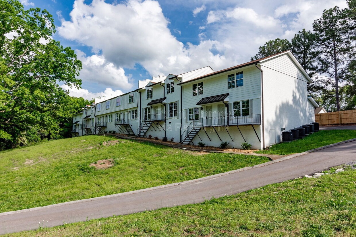 Photo - 400 Gallery Ln