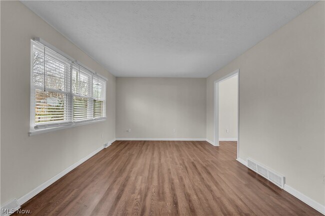 Foto del edificio - 5498 Broad Blvd