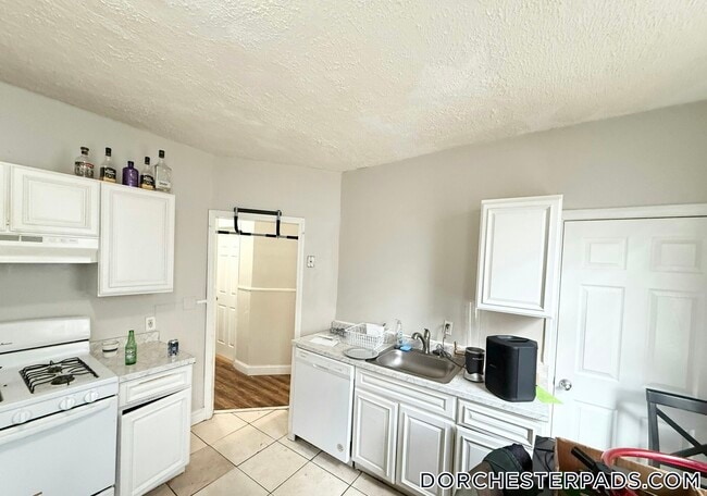 Building Photo - 17 Cawfield St