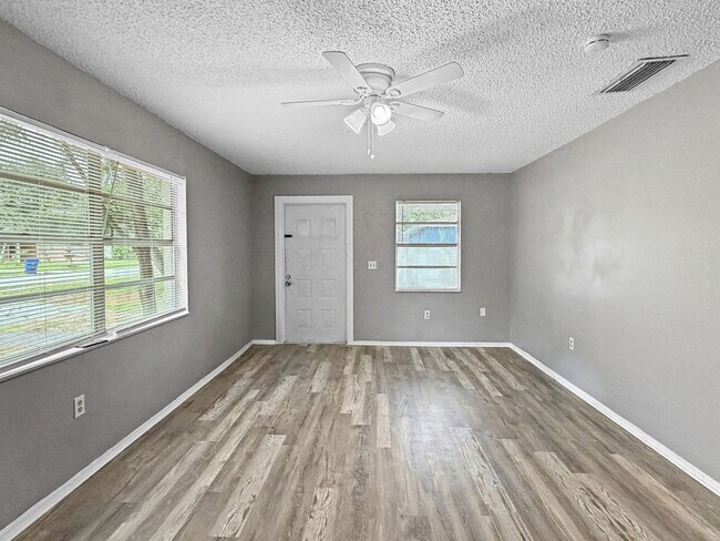 Building Photo - 3122 Green Acres Ave