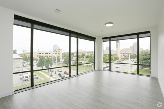 Interior Photo - The 616