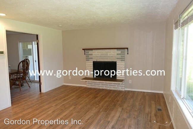 Foto del edificio - 3 br, 1.5 bath House - 1424 NE 195th Ave